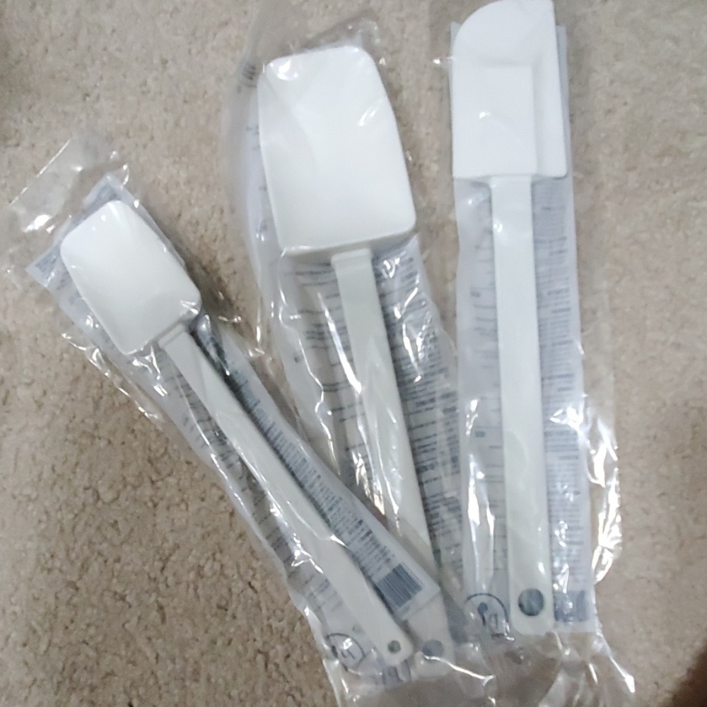 Pampered chef scrappers. Set of 3